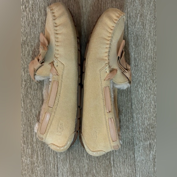 UGG DAKOTA LEATHER BOW SLIPPER SIZE 8 - Picture 7 of 9